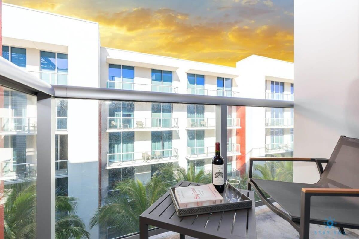 Tropical Oasis - Rooftop Pool- Near Beach - Gym Hollywood Eksteriør bilde