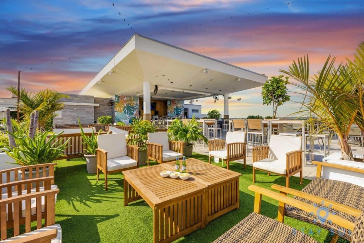 Tropical Oasis - Rooftop Pool- Near Beach - Gym Hollywood Eksteriør bilde